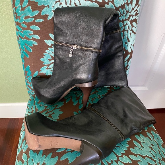 MaxAzria layer boots - Picture 6 of 7